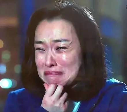 趁我睡着时，183的男友悄悄把那里，对准了我的脑袋……