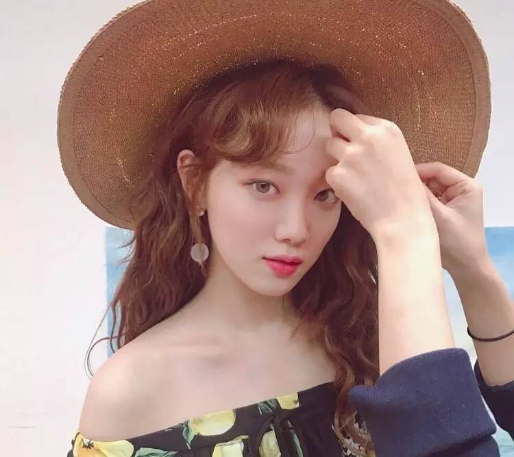 美瞳随便戴,美瞳别乱买不然真的会瞎