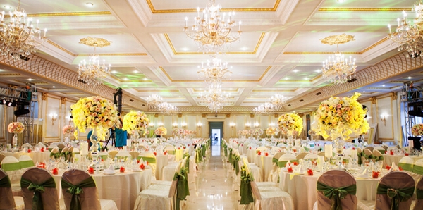 最In新娘情报速递:谁说城堡婚礼素人只有看的份儿？