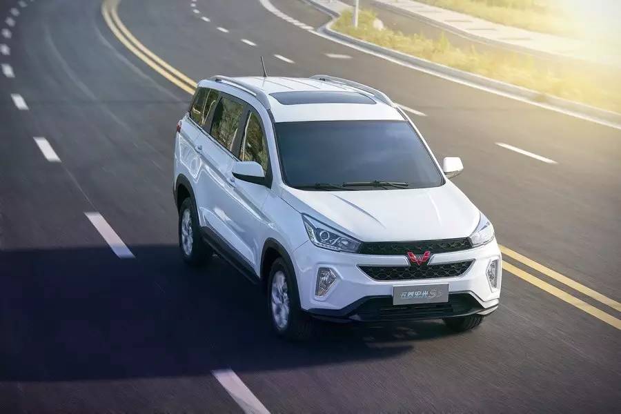 五菱宏光新款suv银标七座最新款,五菱宏光七座9万元suv