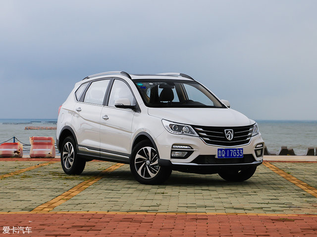 宝骏5602015手动舒适型驾驶体验,宝骏560驾驶功能键视频讲解