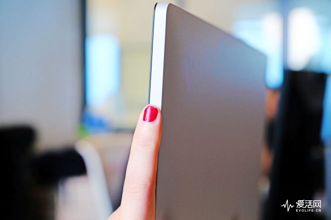 为什么要花3000买个显卡,surfacestudio停产了吗