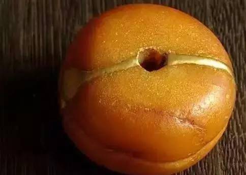 琥珀摔成两半了还值钱吗,琥珀摔碎了怎么办