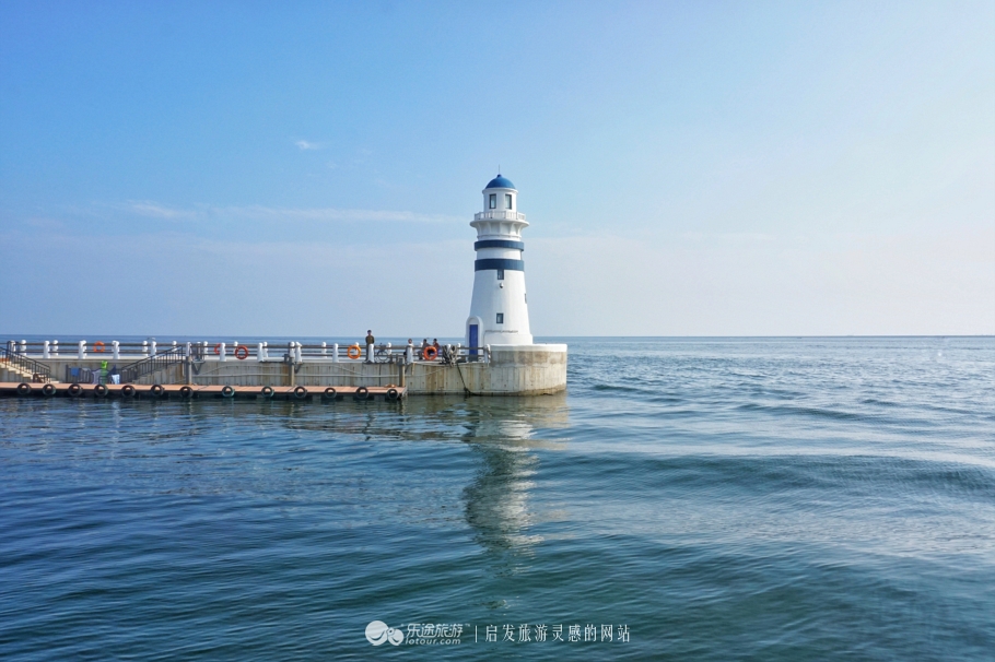 他说他想去看北方的海，我说“好”