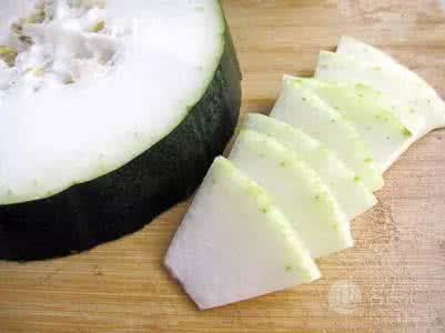 身体燥热喉咙有痰是什么原因,总感觉嗓子里有痰吃什么可以缓解