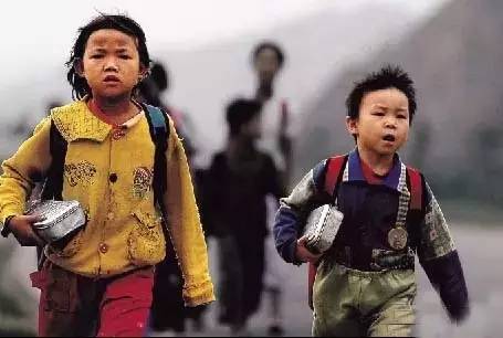 小时候上学时经历的生死瞬间,小时候上学的情景