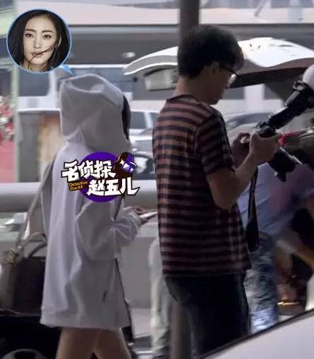 通往机场的路别名叫套路，看当红明星怎样一套套铺砌机场T台