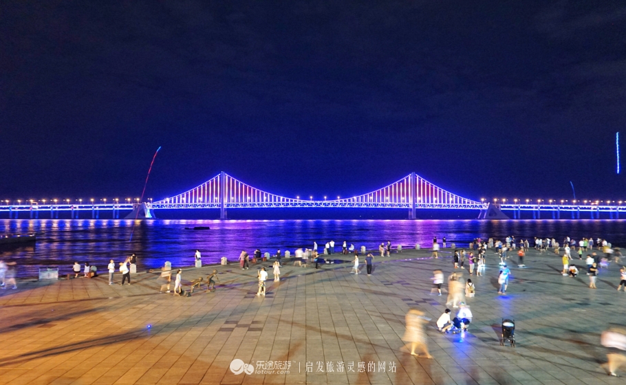 他说他想去看北方的海，我说“好”