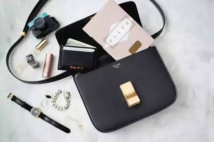 为什么每个女人都拥有一个钻戒,为什么女人都想拥有celine