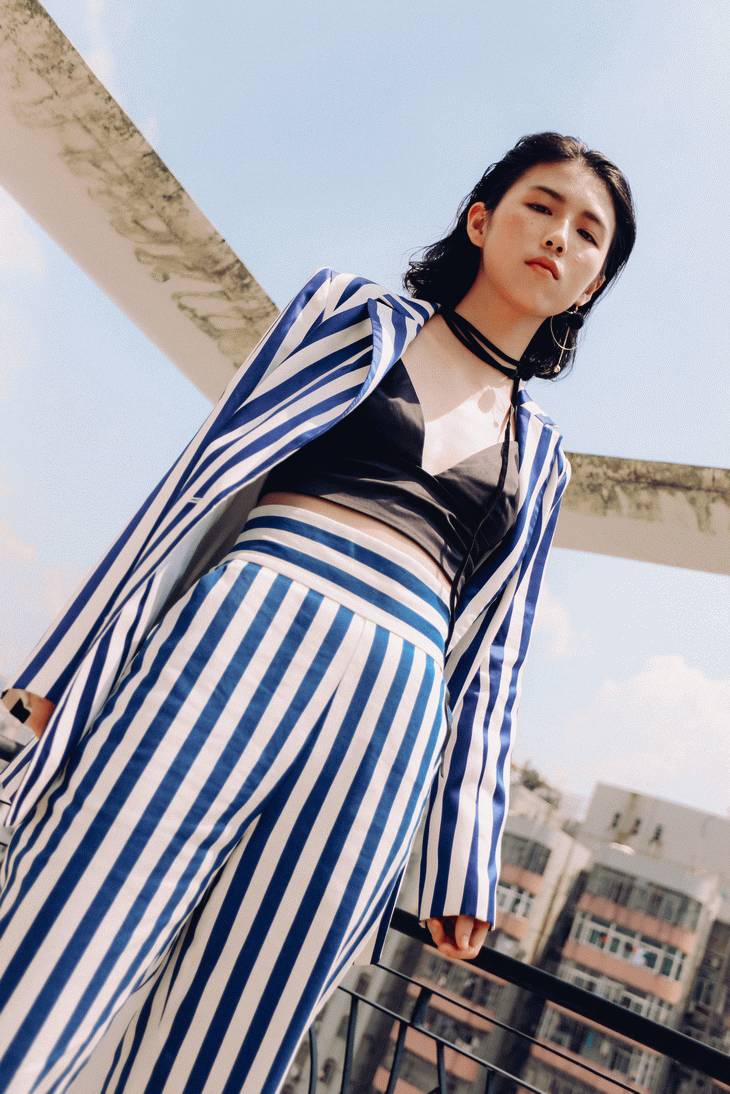 脱下校服，变成教导主任最讨厌的模样