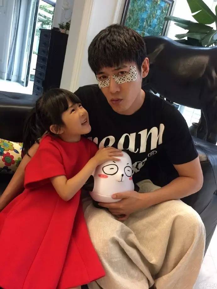 她做了一款不会花妆的眼膜，连陆毅、杜海涛都在用