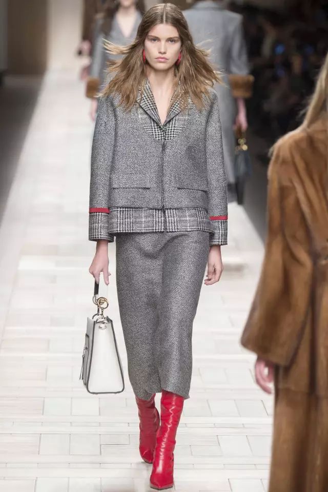 秋冬穿这6个流行色,这5种流行色在冬天穿特显白