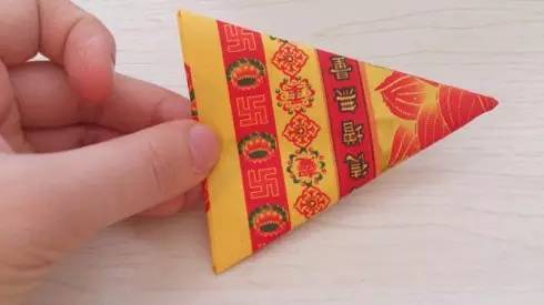 黄纸手工折纸菠萝元宝,中秋节元宝折纸的教程简单又漂亮