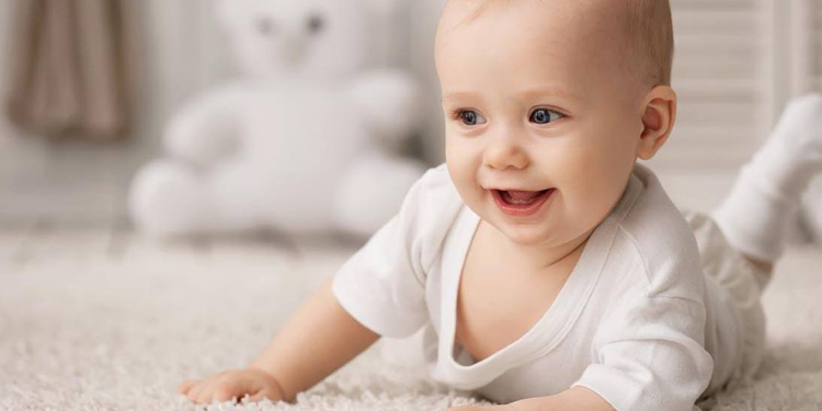 耳朵流黄水堵耳朵,三个月的婴儿挠耳朵耳朵里流黄水