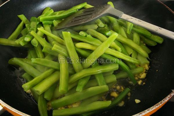 炒豆角怎么才能入味,炒豆角不容易烂熟