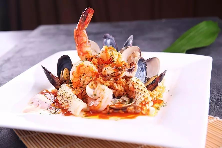 鲜报｜港丽餐厅越南河粉、海鲜饭全面上线！帝都CBD区鲜啤吧开启非洲风情