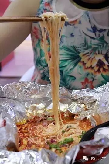 贵大周边美食,贵大背后美食街