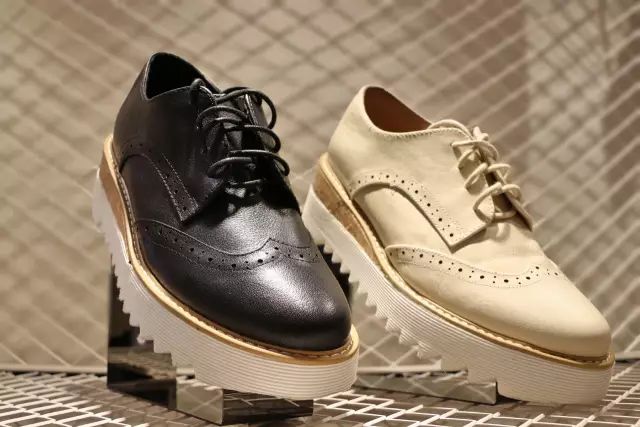 花一件钱买三件衣服,花一件的钱拿两件