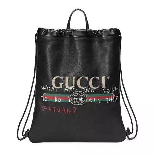 迪丽热巴包包里的东西,迪丽热巴甲壳虫包包