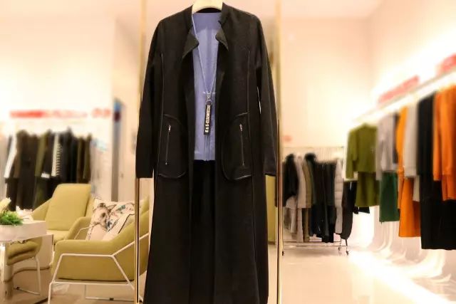 花一件钱买三件衣服,花一件的钱拿两件