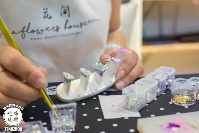 这次探店！我们瞄准了一家能让你少女心炸裂的美甲店