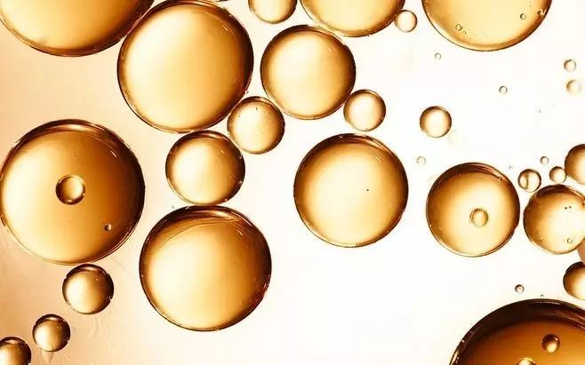 皮肤干燥长斑长痘用什么做面膜好,脸色暗沉有痘印如何护肤效果好