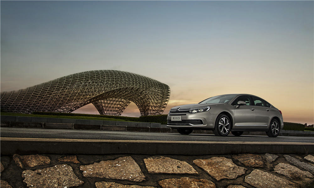 雪铁龙c5天逸1.6t试驾视频,2020款雪铁龙c5aircross试驾