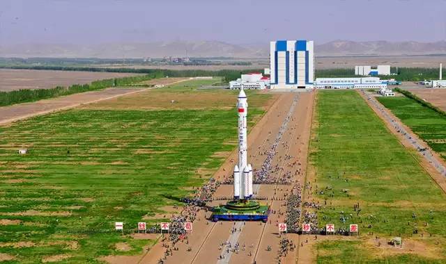 额济纳胡杨林10月份旅游攻略,额济纳旗旅游住宿