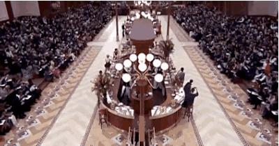 叹为观止！香奈儿把瀑布搬到了大皇宫！猜猜刘雯最近朋友圈发了什么？