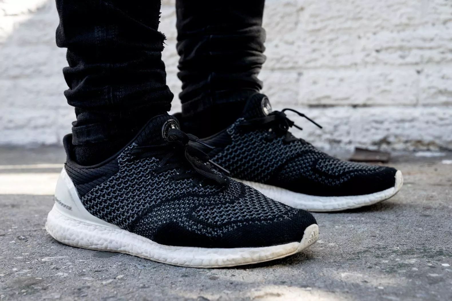 潮牌｜Supreme布鲁克林店外，一大片“人民币”满街走！