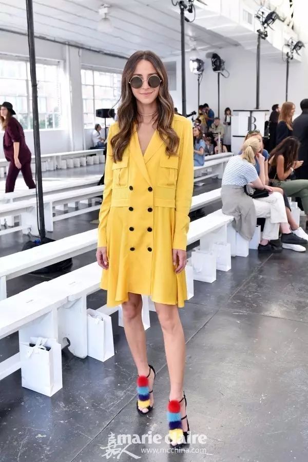 宋茜穿搭有气质西装和裙子是最爱,学宋茜这样穿时髦显气质