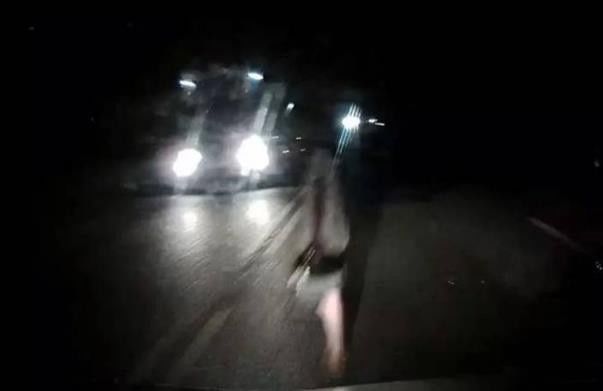 滥用远光灯?小心出事故担责!对付“远光*党**”还有这招……