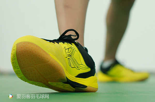 迪卡侬bs羽毛球鞋,花钱花在刀刃