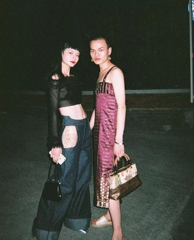 亚洲酷青年们晚上都在哪集合？我们把那些据点“一窝端”了！