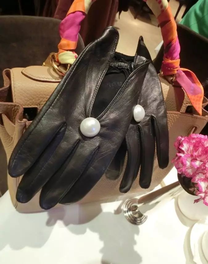 薛之谦李雨桐半年赚一千万的网店，现在看来有点辣眼