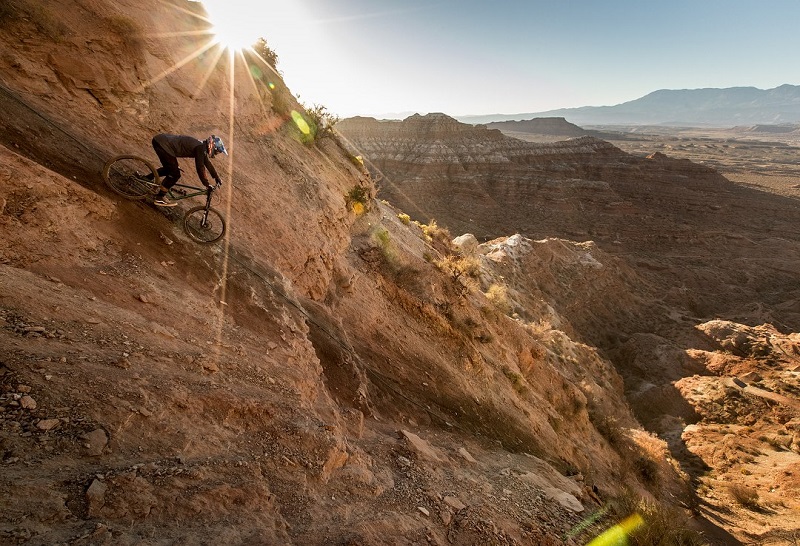 车手战车:坠山狂徒的CommencalFurious