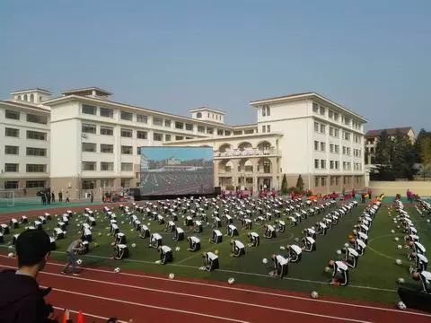 校园｜直播点击率过21万：中心小学足球特色震撼来袭