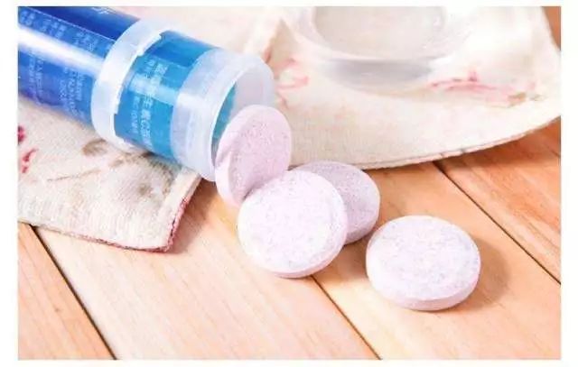 嚼服的药可以温水送服吗,吃药可以热水送服吗