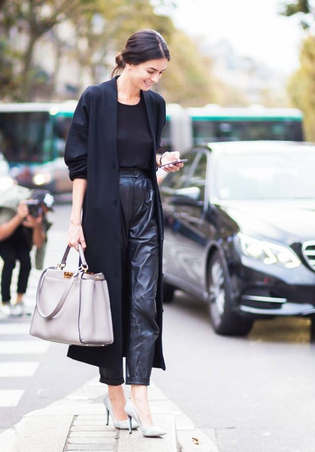 咖色毛衣搭配什么颜色外套最佳,开衫毛衣外套时髦洋气怎么搭配