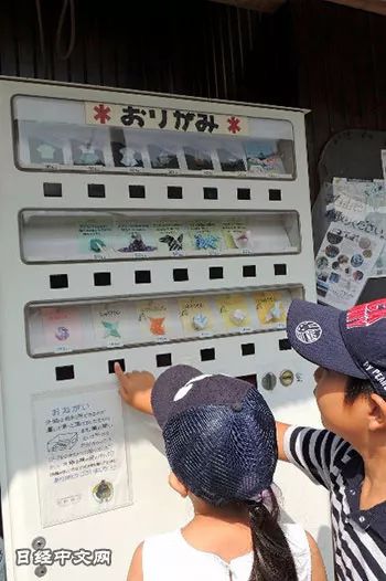 日本的街头全是自动售货机,日本有什么自动售货机