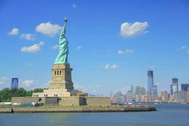 出国旅行伴手礼，买这些就对了！