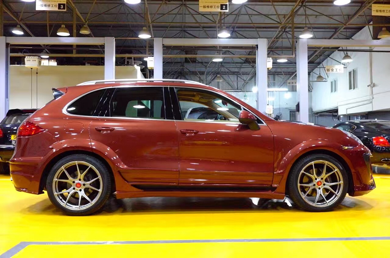 你的家车改了没买菜车保时捷卡宴升级21寸大V轮毂加哈曼EVO宽体包围，猜下改了多少钱