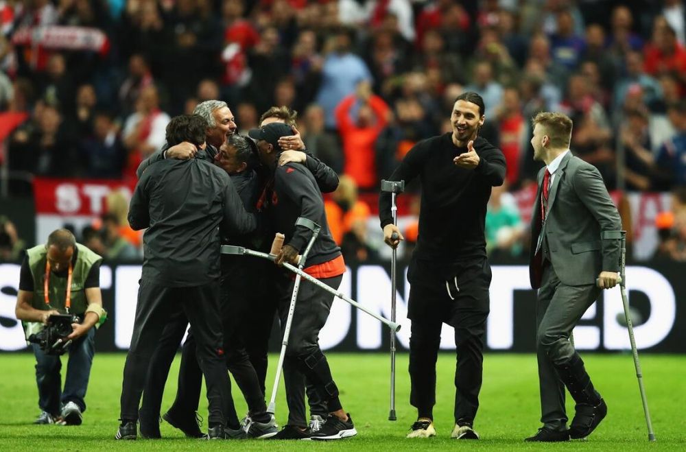 日本高中足球联赛感人视频,足球10大感人瞬间