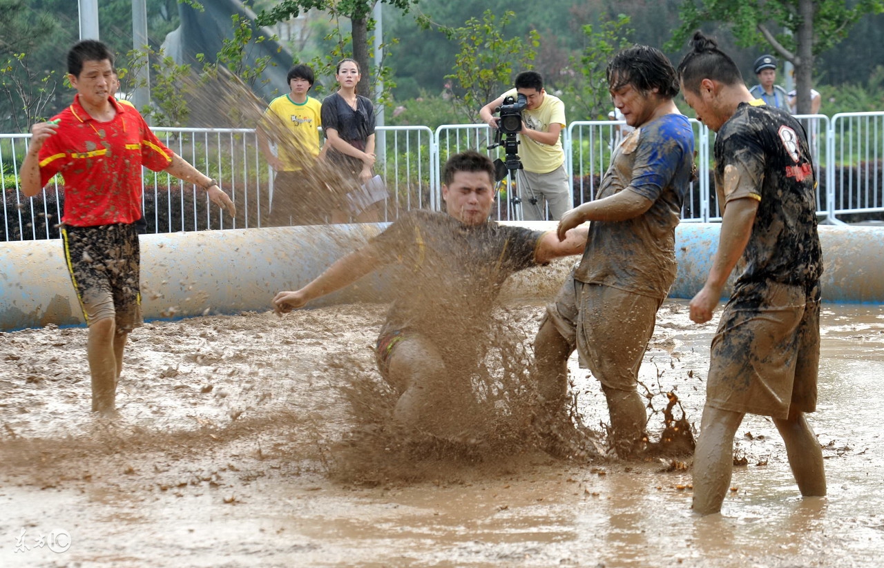公司踢球领导没去，我和队友好像在踢世界杯一样刺激