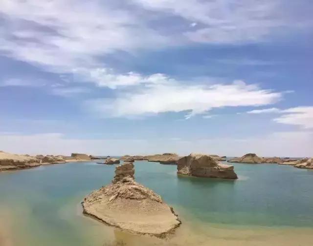 开车去非洲日记之九,去花土沟路上,遇到夺命的沙尘暴,遇到夺魂水上雅丹,小女子想问嫦娥姐姐你要不要面膜