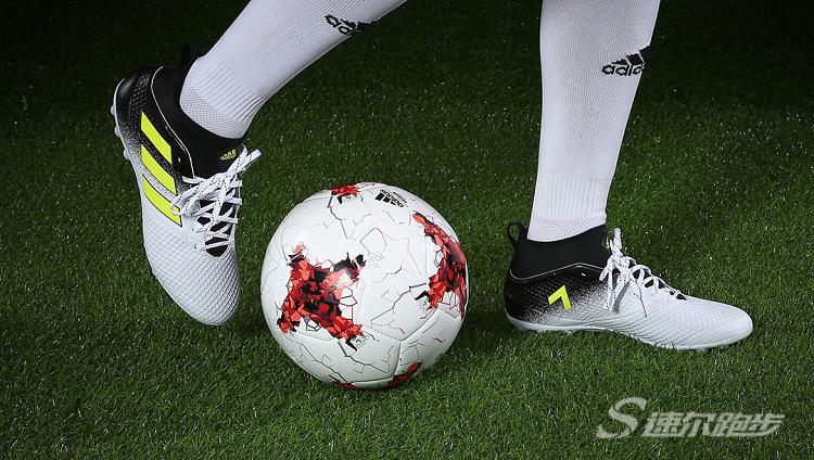 中场aj足球鞋,阿迪达斯碎钉顶级足球球鞋推荐