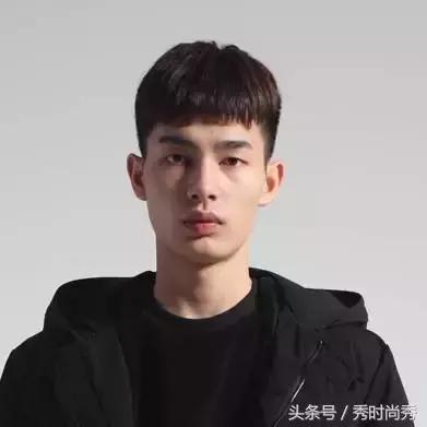 有点秃适合剪什么刘海男,秃鬓角头发软男士发型