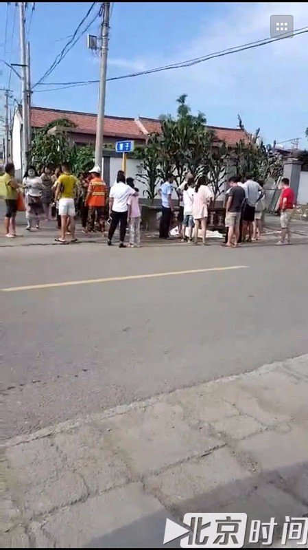 警方抓获砸车男子,警方悬赏5万抓嫌犯知情人发声