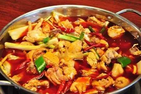 清远脆皮鸡煲石锅鱼,清远好吃的炭火鸡煲