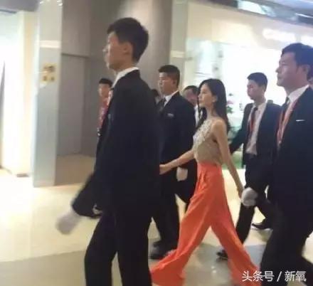 原来刘诗诗就是用了这些化妆品才让痘痘和闭口消失的？